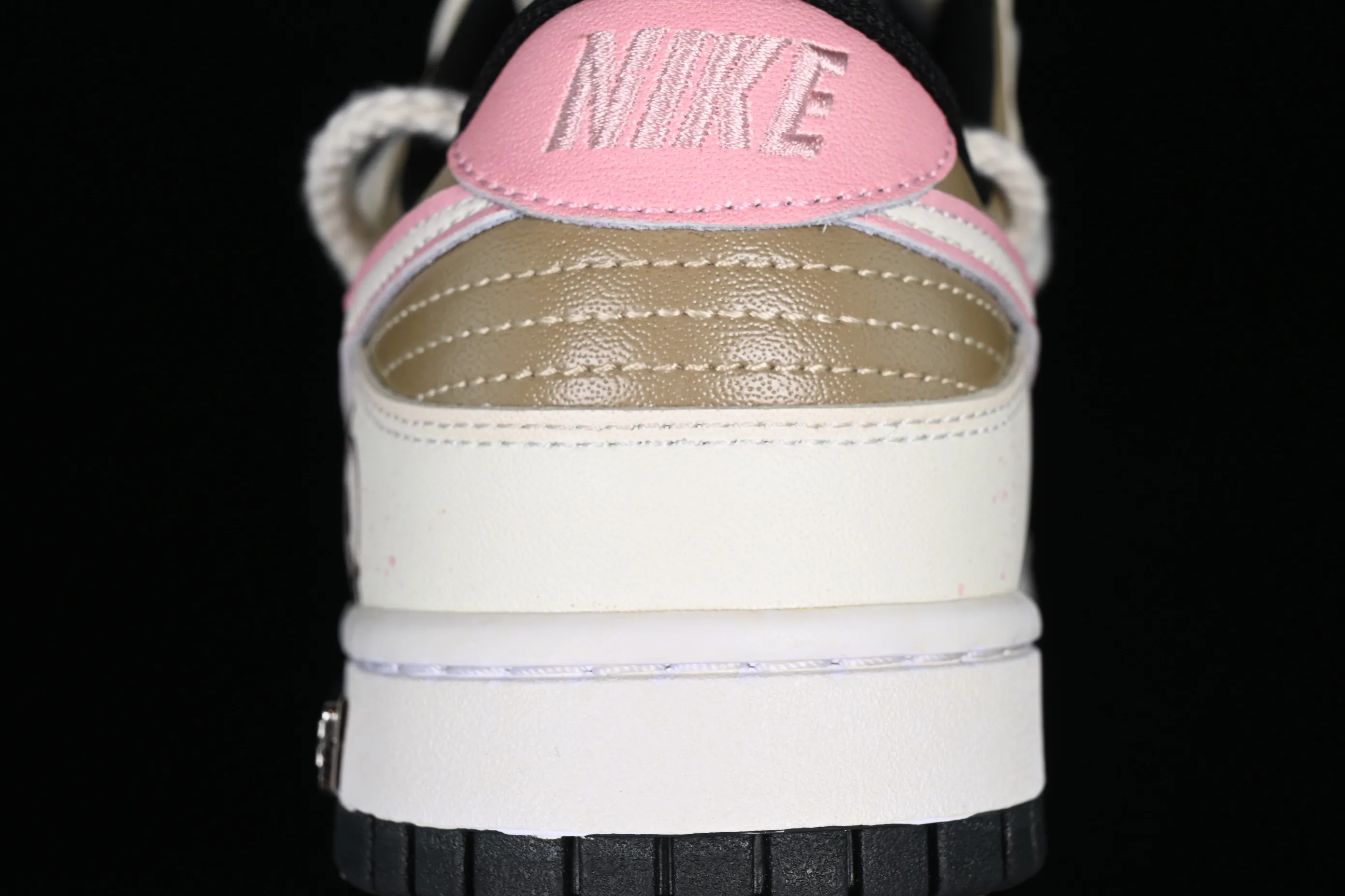 All Categories Nk SB Dunk Series Nk SB Dunk Low Low-top Sneakers Customized Big Box Nk Dunk Low Panda Prank Street Dance Theme-Pink Jumping SB Strappy Low-top Casual Sneakers DD1391-100